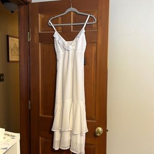 Beautiful wife dress. Goes down below shins. Never worn.